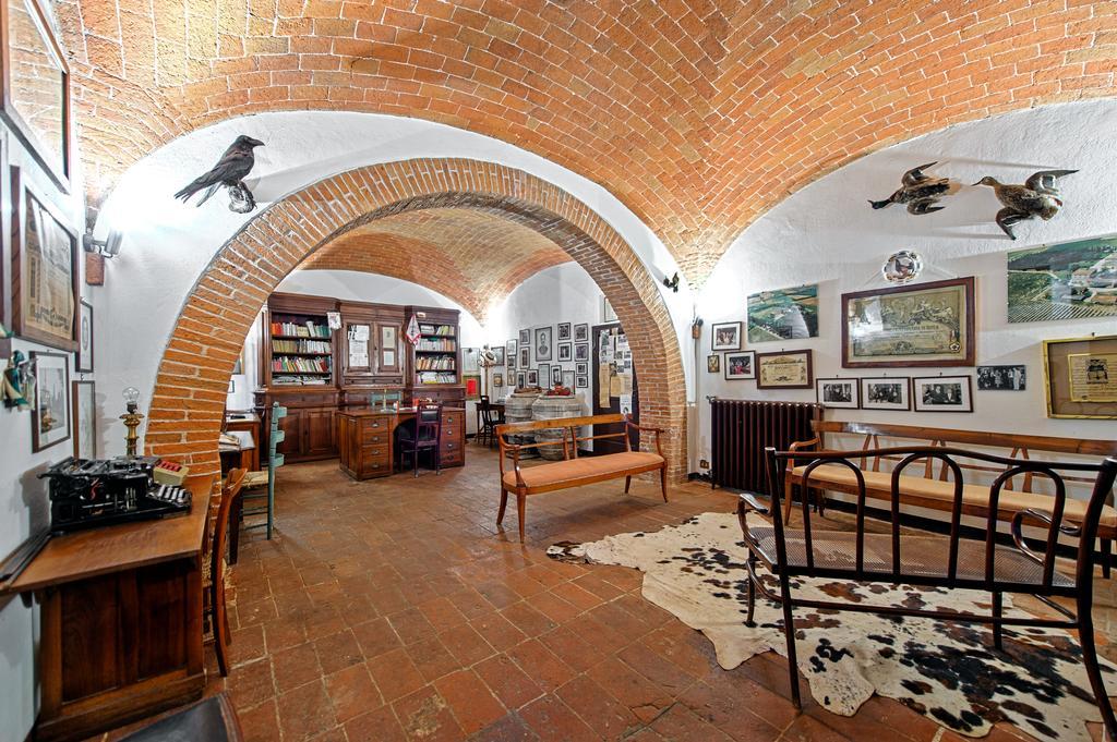 Tenuta Di Petriolo Guest House ตอร์ริตา ดิ เซียนา ภายนอก รูปภาพ