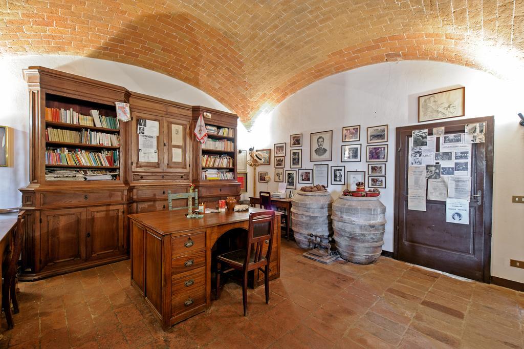 Tenuta Di Petriolo Guest House ตอร์ริตา ดิ เซียนา ภายนอก รูปภาพ