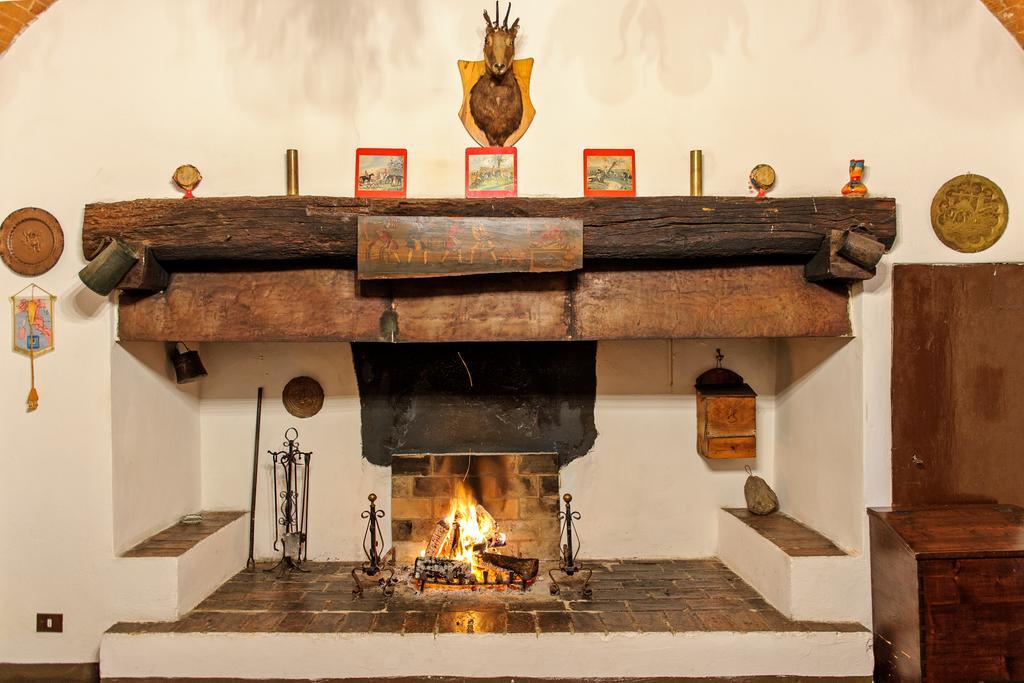 Tenuta Di Petriolo Guest House ตอร์ริตา ดิ เซียนา ภายนอก รูปภาพ